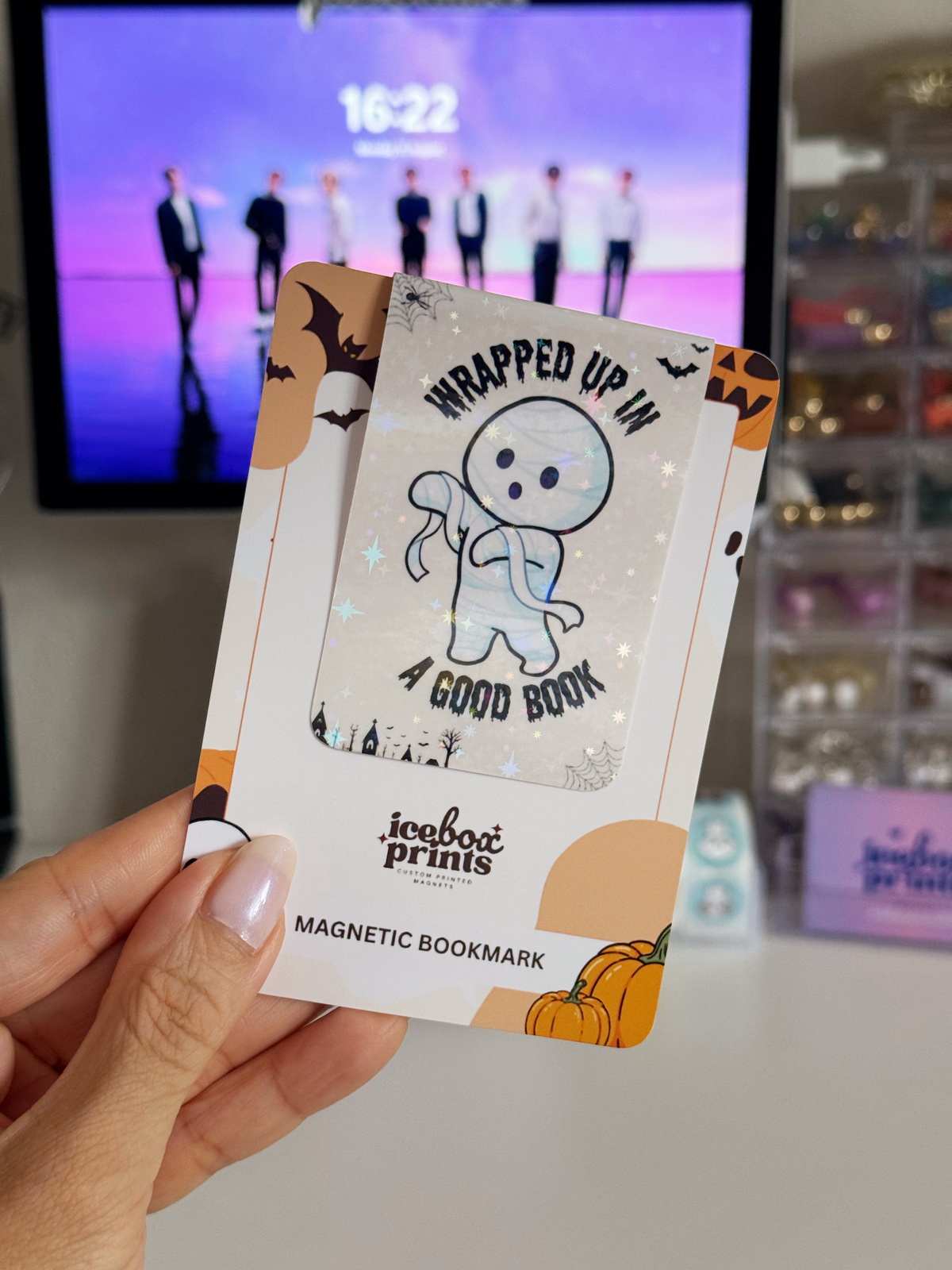 Bookmark MAGNET - (Halloween) Wrapped Up in a Good Book